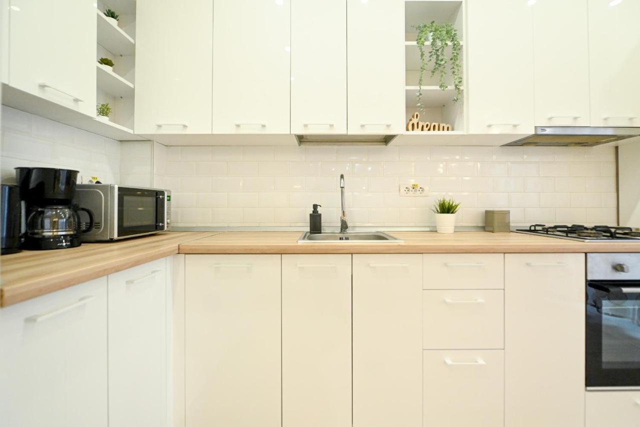 Splendid 2Br Apartment With Breathtaking Views Of Casa Poporului 부쿠레슈티 외부 사진