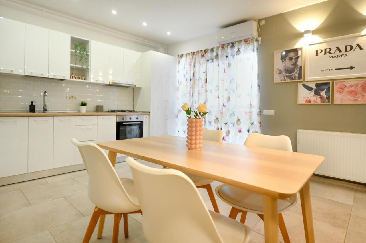 Splendid 2Br Apartment With Breathtaking Views Of Casa Poporului 부쿠레슈티 외부 사진