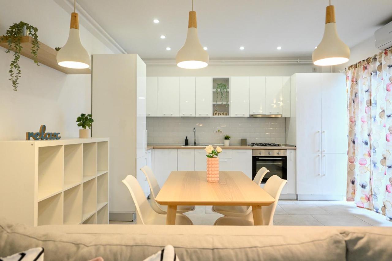 Splendid 2Br Apartment With Breathtaking Views Of Casa Poporului 부쿠레슈티 외부 사진